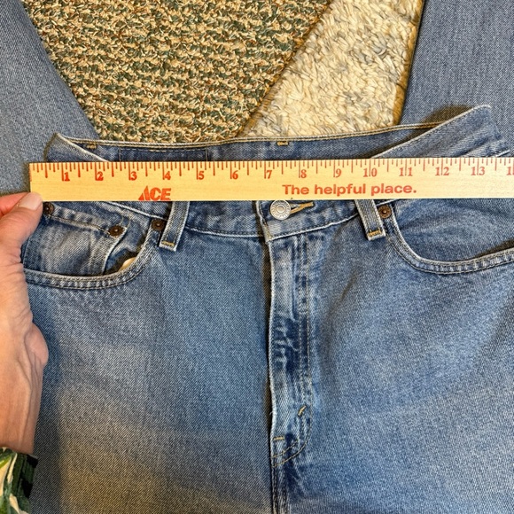 Levi’s Vintage 550 Relaxed Fit Tapered Leg Jeans 8
Mom  2021 - Picture 5 of 11